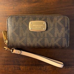 Michael Kors Zip Around Wallet